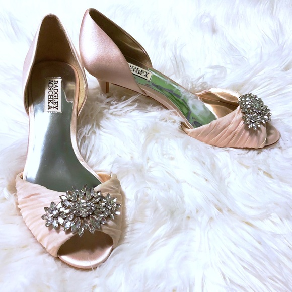 badgley mischka kitten heel